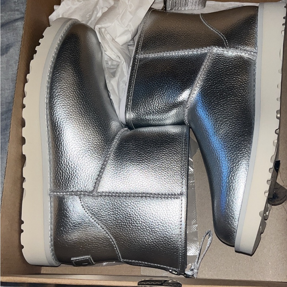 Silver Women uggs size 7 never worn in box